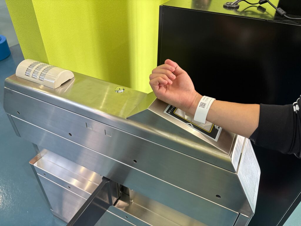 QRコードリストバンド